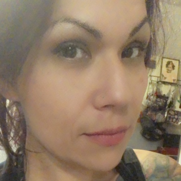 Meet your Posher, Jess - Picture 1 of 2